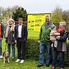 Mit vereinten Kräften haben (von links) Michael Schneider, Heike Beermann-Landry, Alexander Endlich, Helmut Mayer, Christa Wohriska und ...