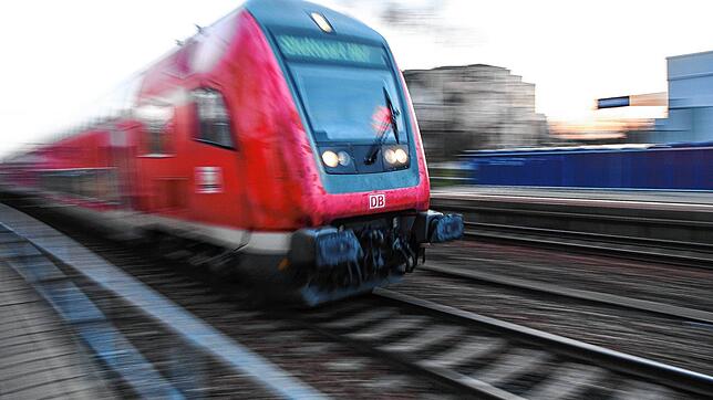 Die Südbahnstrecke zwischen Friedrichshafen wird im Frühjahr und Sommer für drei Monate gesperrt.