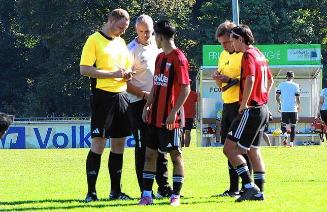 Bild 10: FC Überlingen unterliegt FC Pfaffenweiler mit 0:2. Wir waren mit der Kamera dabei!
