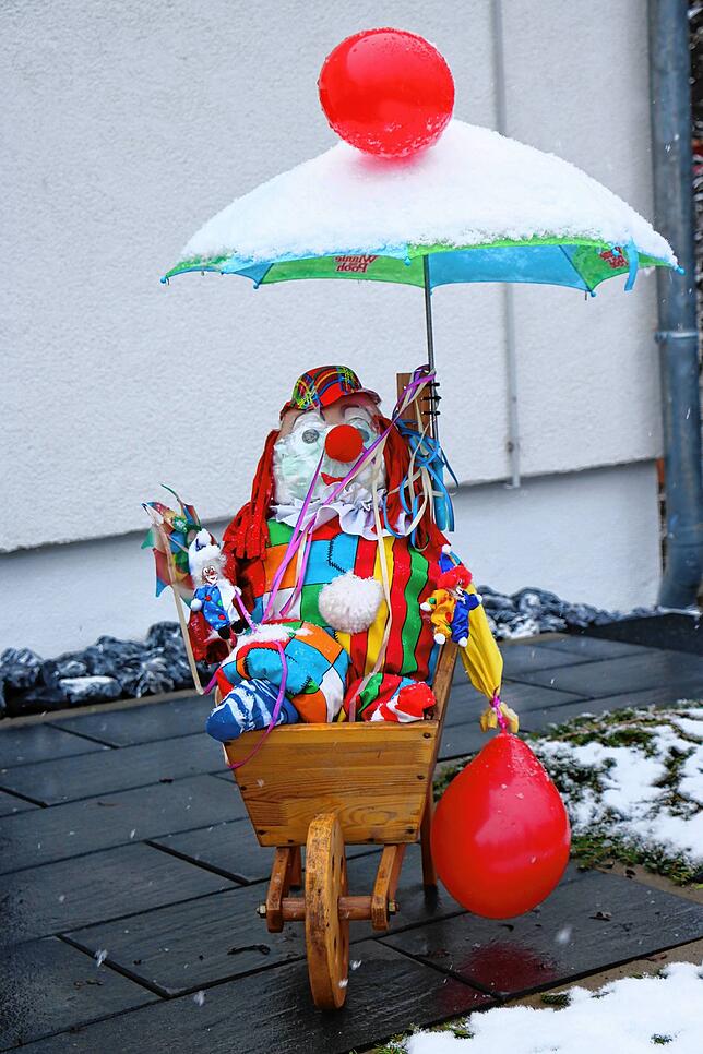 Gelassen: Dieser Clown scheint sich von Corona nicht abschrecken zu lassen.