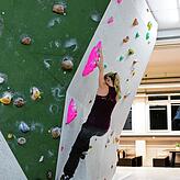 Im HotzenBlock in Tiengen können auch Neulinge sich am Bouldern versuchen