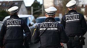 Mehrere Polizeistreifen waren am Montag wegen eines 42-Jährigen im Einsatz. (Symbolbild)