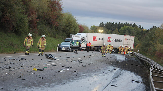 Auf der B 523 bei Dauchingen fand ein schwerer Unfall mit Todesfolge statt.