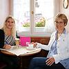 Beate Harmel (rechts) spricht mit Redakteurin Susann Duygu-D&lsquo;Souza über die Initiative Wohnwerkstatt. In mehreren Workshops sollen ...