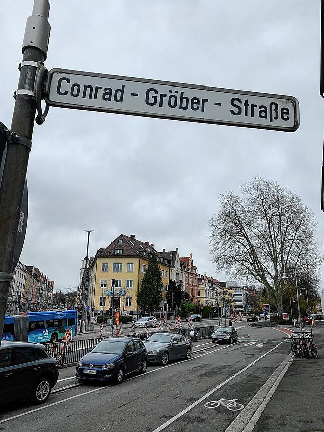 Die Conrad-Gröber-Straße am Sternenplatz. Die Initiative Stolpersteine will den Namen auf dem Schild nicht mehr sehen.
