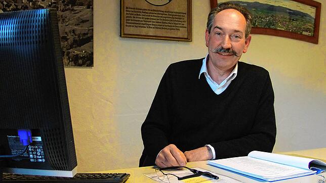 In einem Dorf ohne Kneipe belebt der Ortsvorsteher von Schienen, Wolfgang Menzer, einmal wöchentlich das Dorfleben und die ...