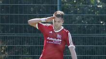 So jubelt man beim SV Kluftern: Matthias Seeberger zelebriert seinen Treffer zum 1:0 per Elfmeter. Am Ende durfte sich Seeberger auch ...