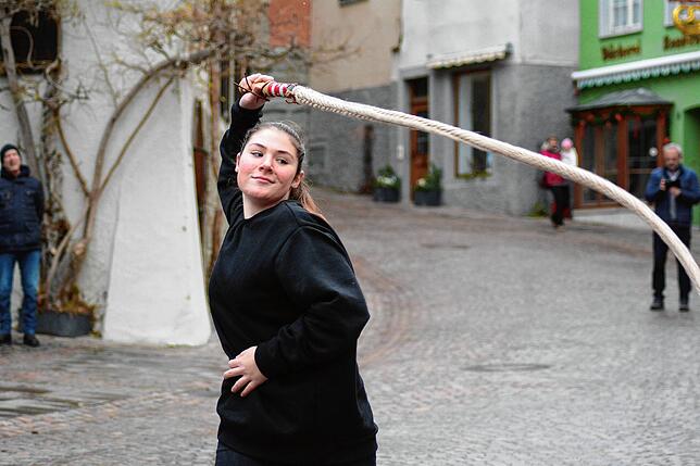 Tabea Müller, heute 18, hat bereits mit vier Jahren angefangen zu schnellen. Am Dreikönigstag schwang sie wieder in Meersburg die ...