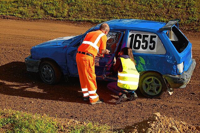 Bild 3: Das Autocross Rennen in Albbruck-Schachen endet mit einem Unfall