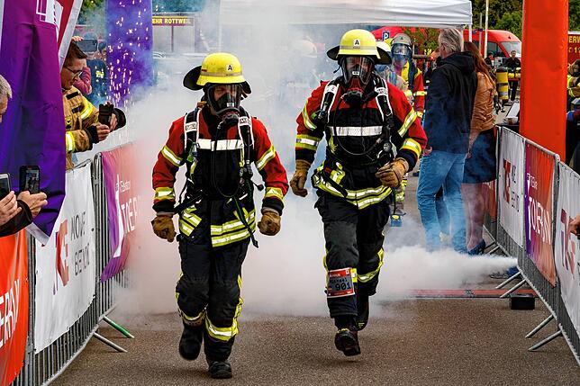 Sven Reuter und Ferdinand Oser von der Feuerwehr Konstanz beim Start.