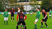 Der FC Bräunlingen (grüne Trikots) musste auf eigenem Platz eine 0:6-Klatsche gegen den FC Löffingen einstecken.