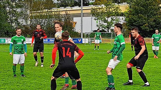 Der FC Bräunlingen (grüne Trikots) musste auf eigenem Platz eine 0:6-Klatsche gegen den FC Löffingen einstecken.