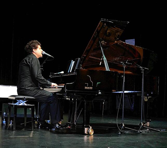 Valentin Ray gestaltete die Feier musikalisch.