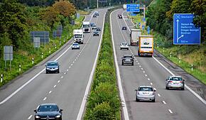 Die Autobahn A98 auf Höhe der Abfahrt Stockach-West. Wer am Montag, 15. September, in den Abend- und Nachtstunden in Richtung ...