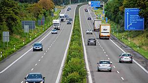 Die Autobahn A98 auf Höhe der Abfahrt Stockach-West. Wer am Montag, 15. September, in den Abend- und Nachtstunden in Richtung ...