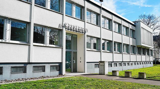 Zwischen 2019 und 2021 hat eine Bande drei Diebstähle in Murg und Bad Säckingen begangen und dabei Gegenstände mit einem Gesamtwert von ...