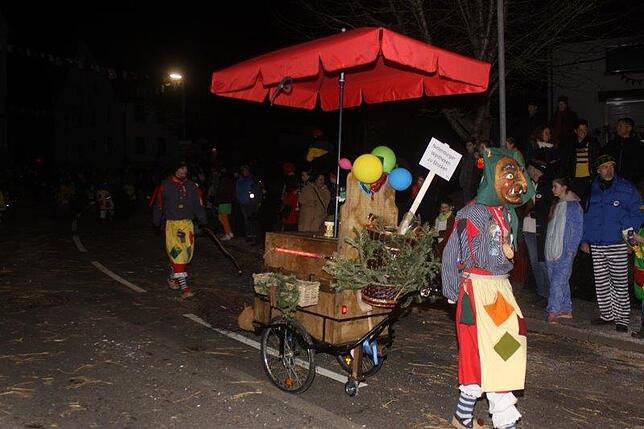 Bild 1: Bilder des große Narrentreffen der Kuhsattler in der Gemeinde Hohenfels &ndash; Teil 2