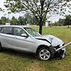 Auf der Fahrt stadtauswärts von Blumberg zur B 27 kam der Fahrer dieses BMW in einer kleinen Rechtskurve kurz vor dem Kreisel nach ...