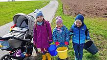 Auch dieses Dreierteam aus Oberalpfen hat sich an der Dorfputzete beteiligt.