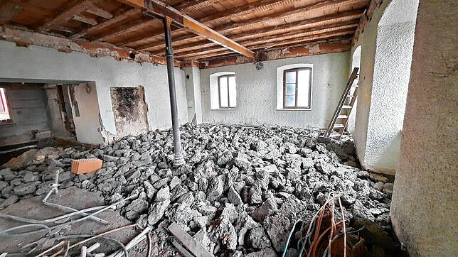 Der frühere Gastraum. Hinter den Fenstern im Hintergrund ist die Zielstraße.