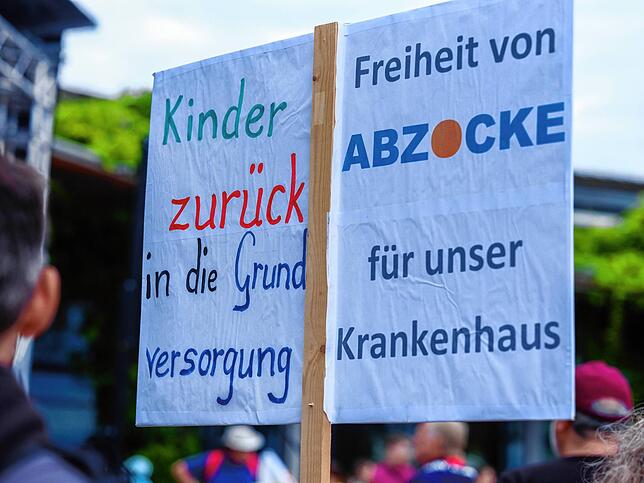 Bild 11: 600 Pflegekräfte demonstrieren vor der Gesundheitsministerkonferenz 2/2