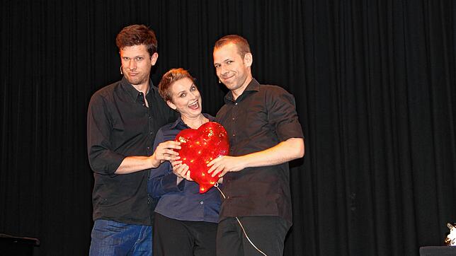 Die Impro-Comedy-Crew &bdquo;Tauschrausch&ldquo; waren regelmäßig in der Gems zu Gast. In Corona-Zeiten senden sie montags über einen ...