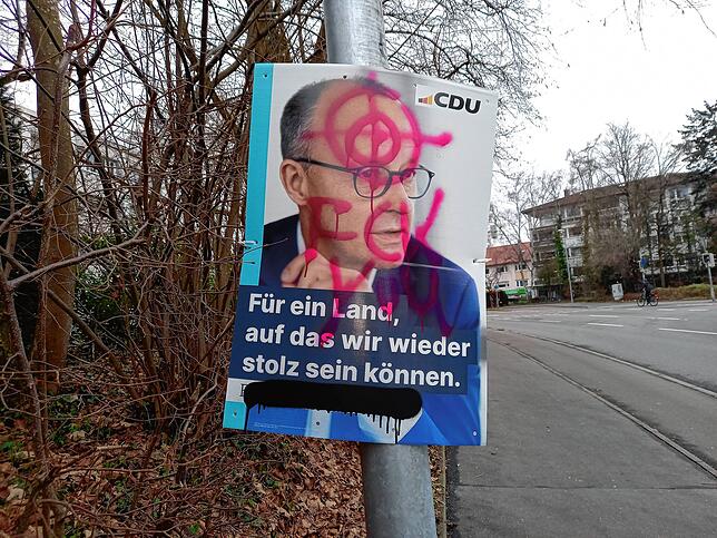 Hier hat sichtlich jemand etwas gegen Friedrich Merz persönlich oder auch die CDU im allgemeinen.