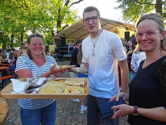 Bild 5: Gute Laune beim Mostfest in Bermatingen-Ahausen