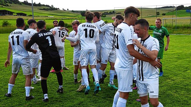 Bezirksligameister SV Aasen jubelt1