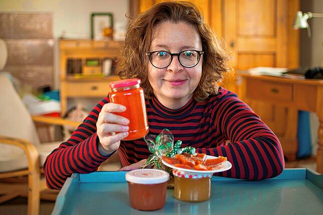 Jacqueline Weiß verschenkt Quittengelee und -brot.
