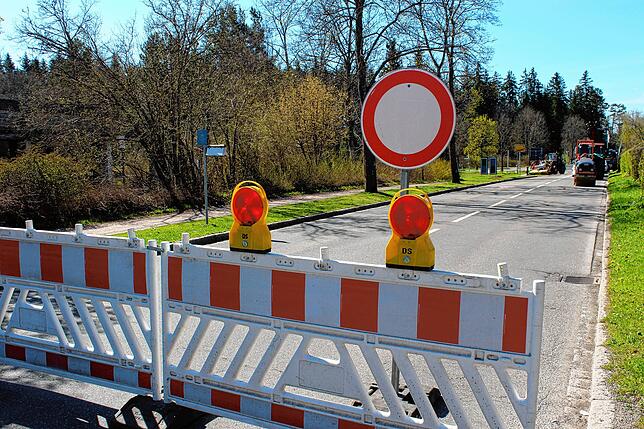 Dieser Streckenteil, der den Kreisverkehr mit dem Ortskern Königsfeld verbindert, wird am Donnerstag wieder frei sein.