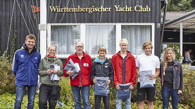 Dirk Kreidenweiß (Interboot-Projektleiter, links) und die Sieger der Interboot-Trophy des WYC (von links): Anica Rimmele (Europe), ...