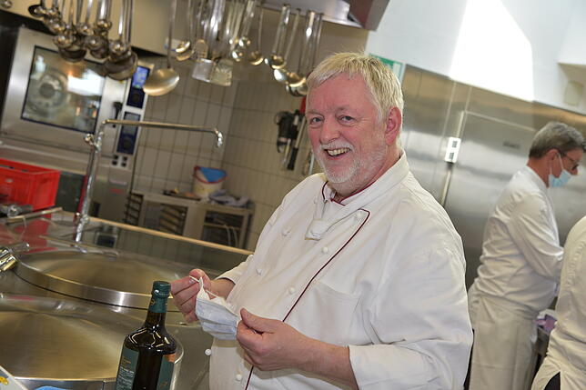 Rainer Gaiselmann ist einer der Köche, die das Jahr über in Tannheim für die Patienten kochen. Die Gala ist für ihn ein Höhepunkt im ...
