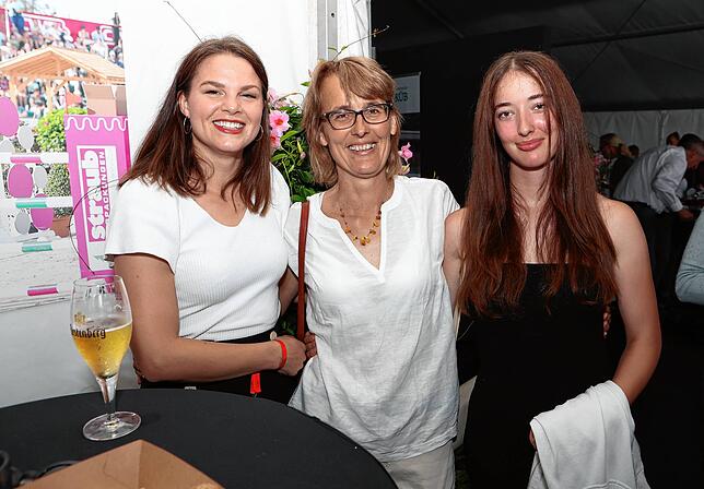 Bild 6: Sponsorenempfang beim Fest der Pferde vom Garten ins VIP Zelt