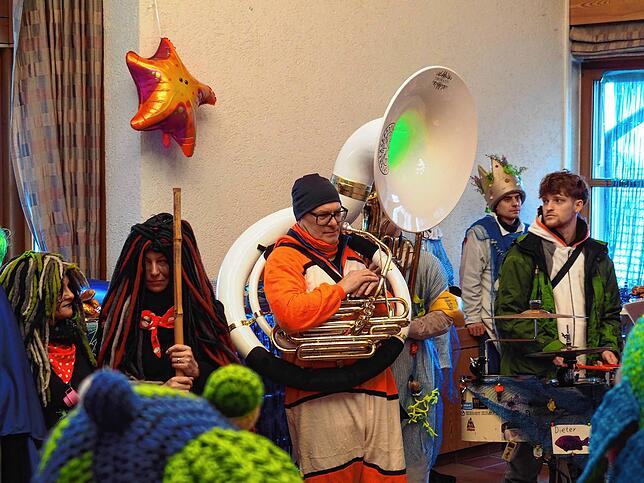 Bild 6: Bilder der Rathausstürmung: Bürgermeister Morasch verliert Dreizack der Macht bei Lottstetter Fasnacht