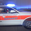 ARCHIV - ILLUSTRATION - Das Blaulicht leuchtet am 20.07.2015 in Freiburg (Baden-Württemberg) an einem Notarzteinsatzfahrzeug. (zu dpa: ...