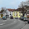 Passt hier noch ein Schutzstreifen und eine Linksabbiegespur für Radfahrer hin? Die Gottmadinger Ortsmitte ist für Radler eine ...