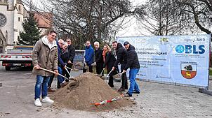 Daniel Reimann (Projektleiter Bauunternehmen Leonhard Weiss), BLS-Geschäftsführer Holger Jerg, Viktoria Gombold-Diels (Ortsvorsteherin ...