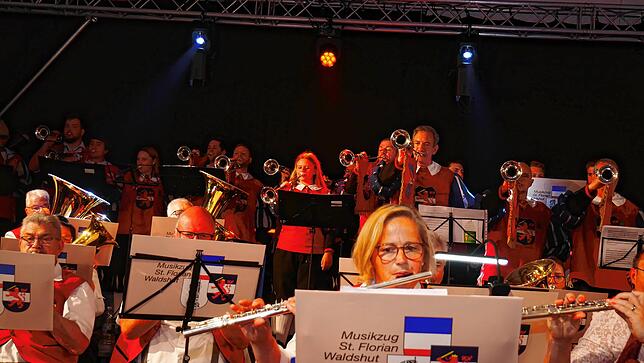 Bild 29: Waldshuter Chilbi 2025: Volles Haus beim 57. Wunschkonzert des Musikzugs St. Florian - das sind die schönsten Bilder