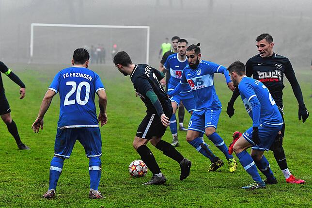 Bild 6: FC Erzingen beendet im Nebel den Siegeszug des SV Buch &ndash; und wir haben die Bilder!