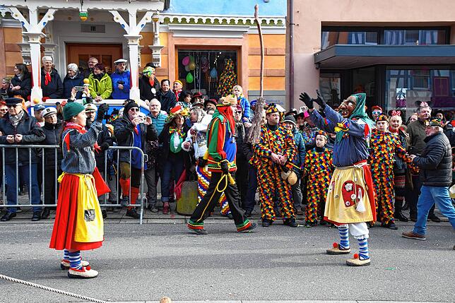 Bild 23: Bilder vom Umzug und dem Narrenbaum-Stellen in Stockach
