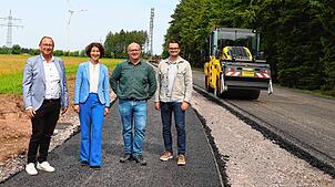 Ortsvorsteher Manfred Moosmann, Oberbürgermeisterin Dorothee Eisenlohr, Tiefbau-Abteilungsleiter Konrad Ginter und Fachbereichsleiter ...