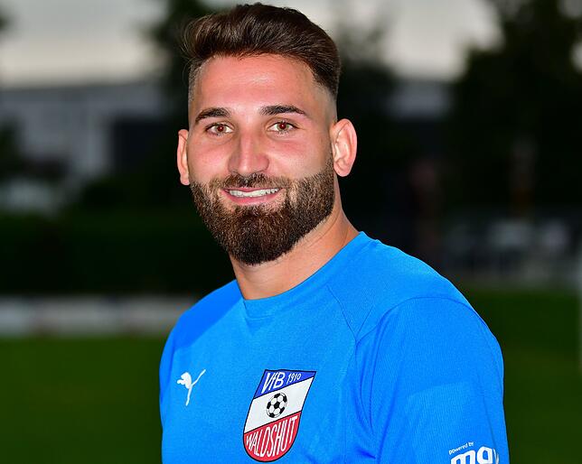 Vassilios Dimitriadis (28) lebt in Waldshut. Der Grieche kam in Gelsenkirchen zur Welt, zog als Kind mit der Familie an den Hochrhein. ...