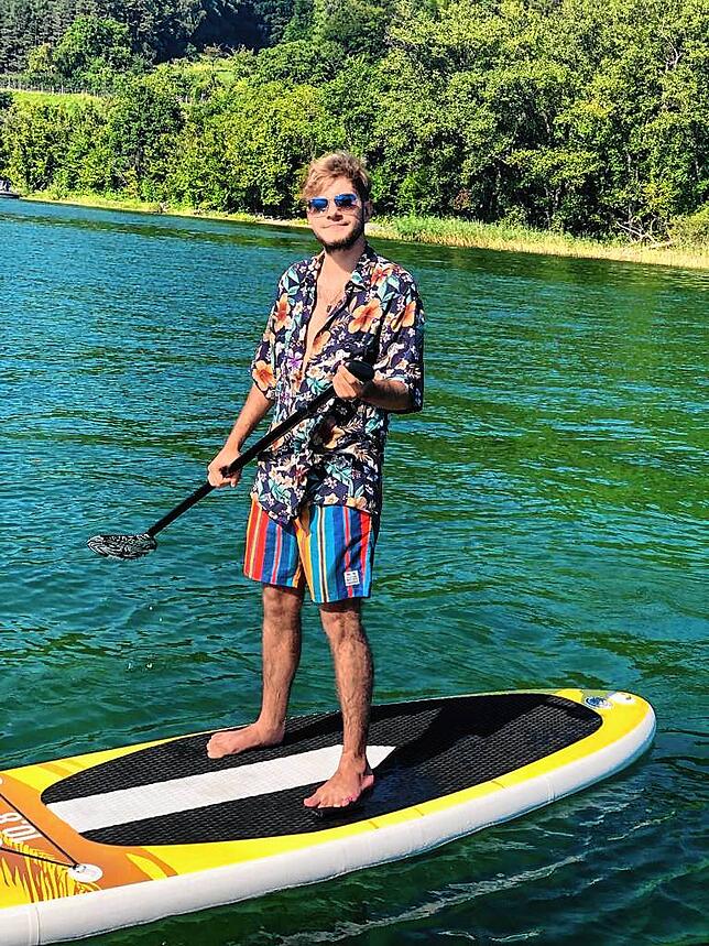 Stand-Up-Paddeln auf dem Bodensee liebt der Sänger Julian Reim.