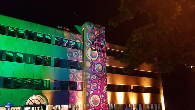 Für romantische und einladende Illumination von Aptar Pharma war in der Nacht der Unternehmen gesorgt. Bild: Aptar
