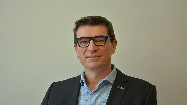 Thomas Ettwein, einst Klassenkamerad von Martina Merz und heute Schulleiter an seiner früheren Lehreinrichtung. Bild: Kerstin Steinert