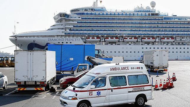 Immer mehr Kreuzfahrtschiffe melden Corona-Infektionen, eines der ersten ist die &bdquo;Diamond Princess&ldquo; in Japan (unser Bild). ...