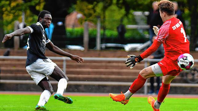 Neue Torjägerqualitäten: Paul Mendy (links) erzielte beide Treffer für den SV 08 Laufenburg beim 2:2 seiner Mannschaft im Derby beim SV ...