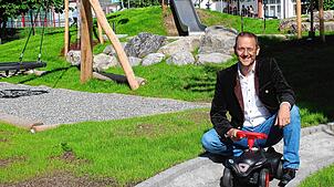 Bürgermeister Stefan Keil ist froh, dass mit der Fertigstellung der Außenanlage des Ganztageskindergartens „Wirbelwind“ bald ein ...