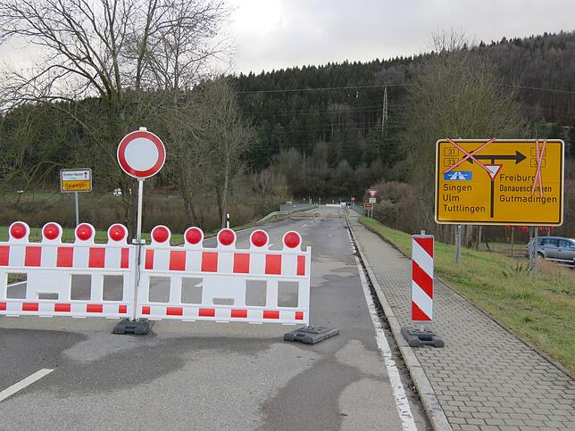 Sie bleibt weiter gesperrt und soll durch einen Neubau ersetzt werden: die marode Geisinger Donaubrücke.